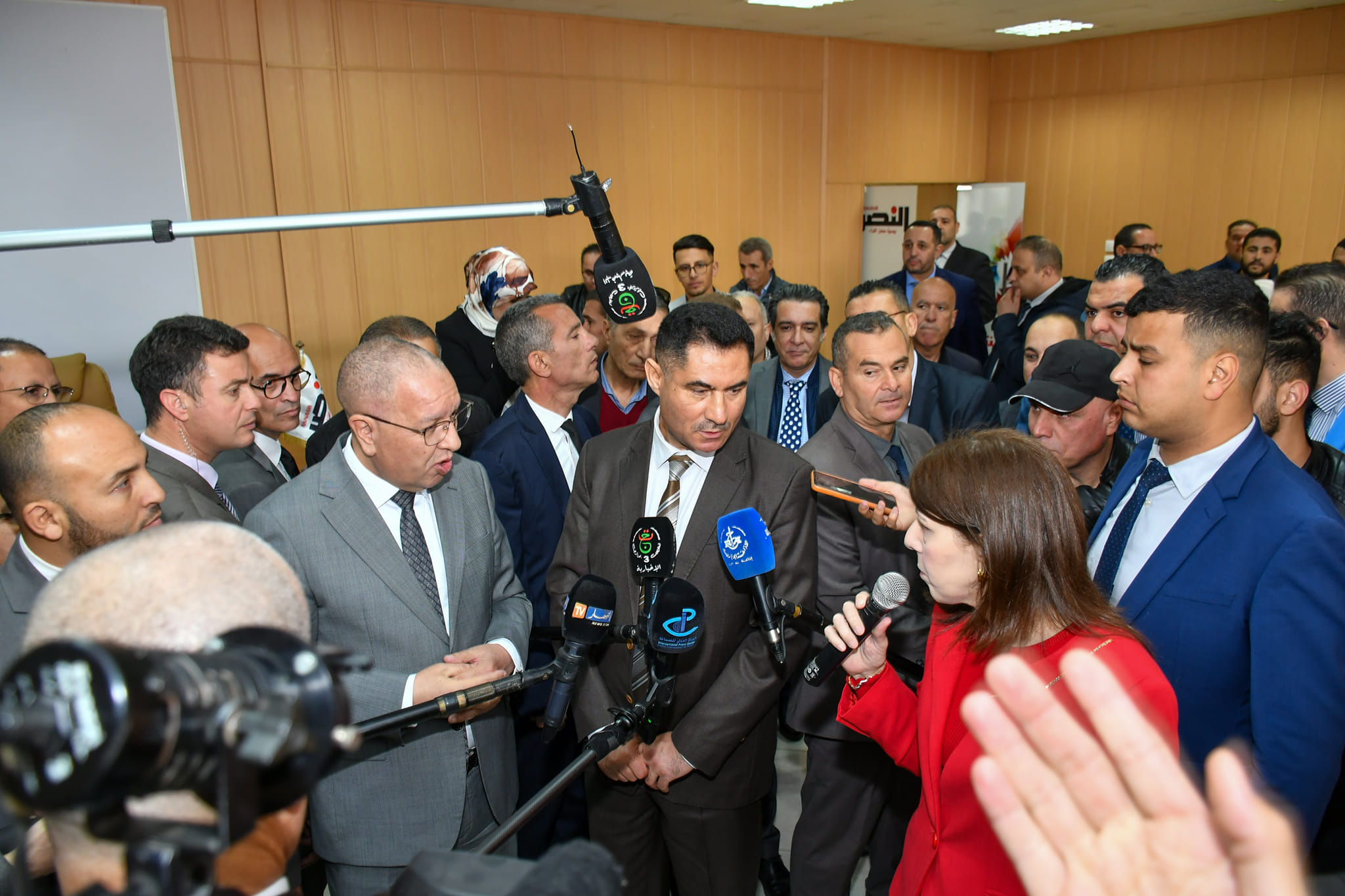 وزير الاتصال يتفقد ظروف سير وتسيير عدد من المؤسسات التابعة للقطاع في قسنطينة  