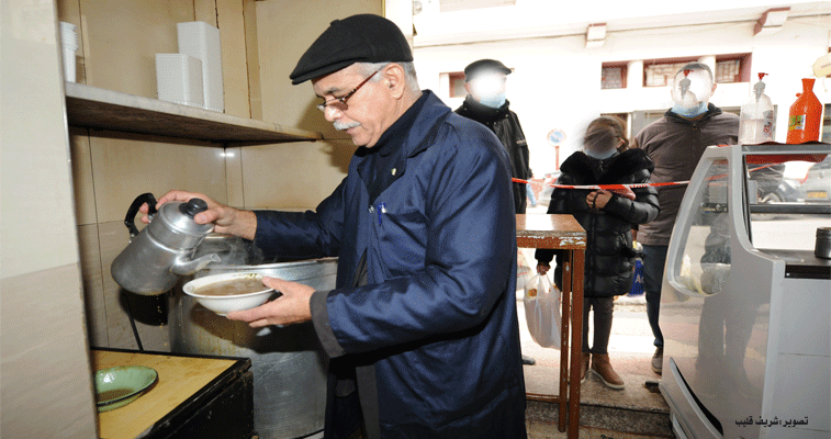 قسنطينية بإمتياز ..حمص دوبل زيت أكلة شعبية تجذب برائحتها  وتقنع متذوقيها 