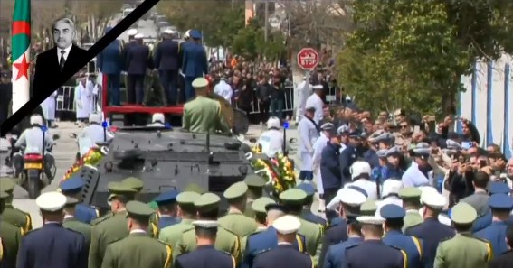 موكب جنائزي مهيب يرافق جثمان الراحل اليامين زروال الى مثواه الأخير