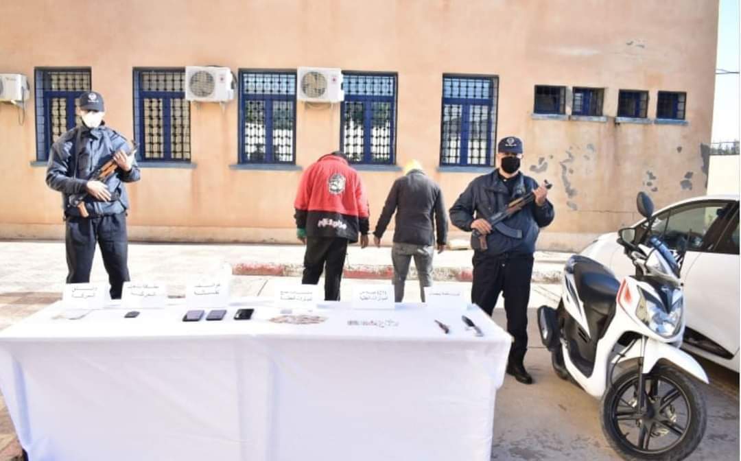 أمن دائرة سوق نعمان بأم البواقي يوقف شخصين ويحجز مؤثرات عقلية و أسلحة بيضاء