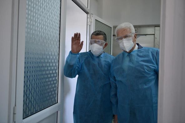 الوزير الأول يؤكد على ضرورة الامتثال للبروتوكول الصحي بالـمؤسسات التربوية