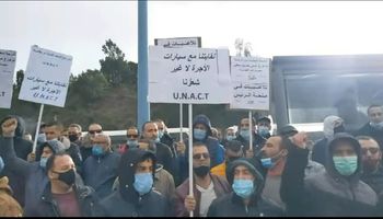 سائقو الحافلات وسيارات الأجرة ينتفضون بقسنطينة