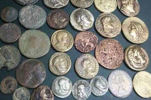 حجز 24 قطعة نقدية قديمة بعنابة   