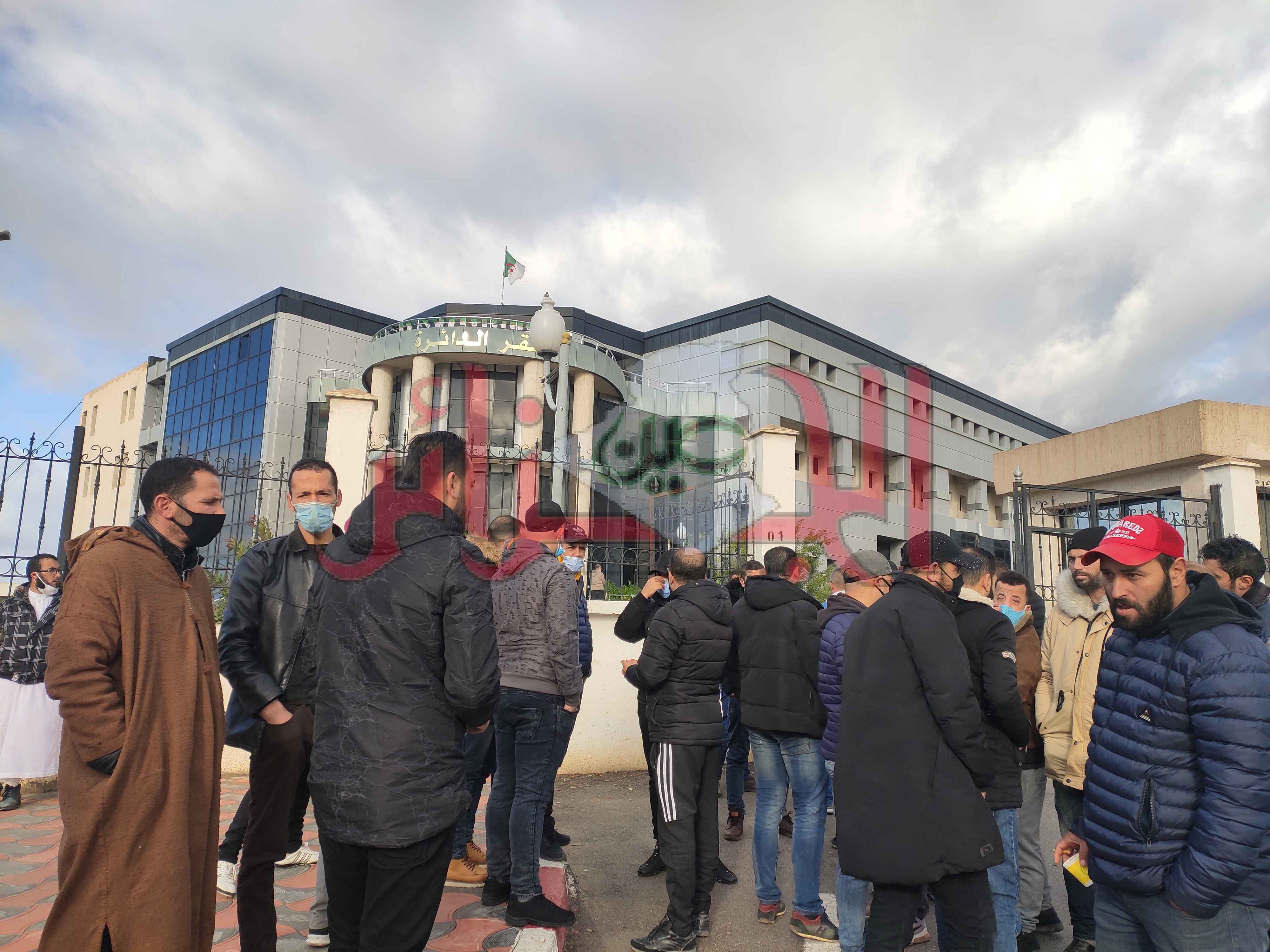 قسنطینة : وقفة احتجاجیة للشباب العازب المقصی من قائمة السکن بالخروب