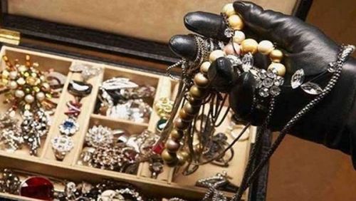 استرجاع مصوغات مسروقة ومبلغ مالي بالعملة الصعبة بتاجنانت