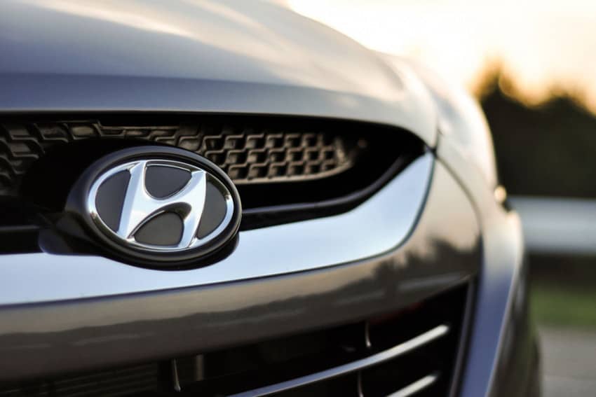 وزير الصناعة يبحث إمكانية اقامة مشروع مع الشركة الألمانية بالجزائر