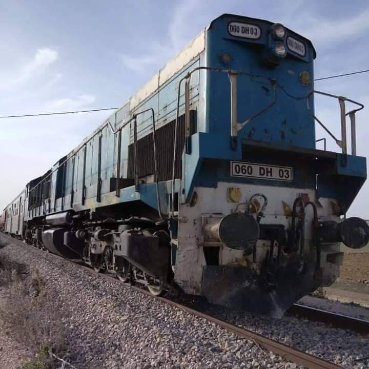 إصطدام بين قطار لنقل المحروقات و شاحنة بعين فكرون 