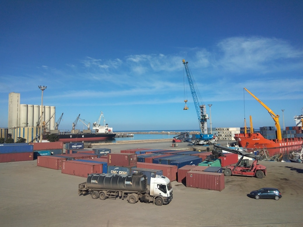 ميناء الغزوات بتلمسان يستقـبل أكثر من 680 حاوية من التمور موجهة للتصدير