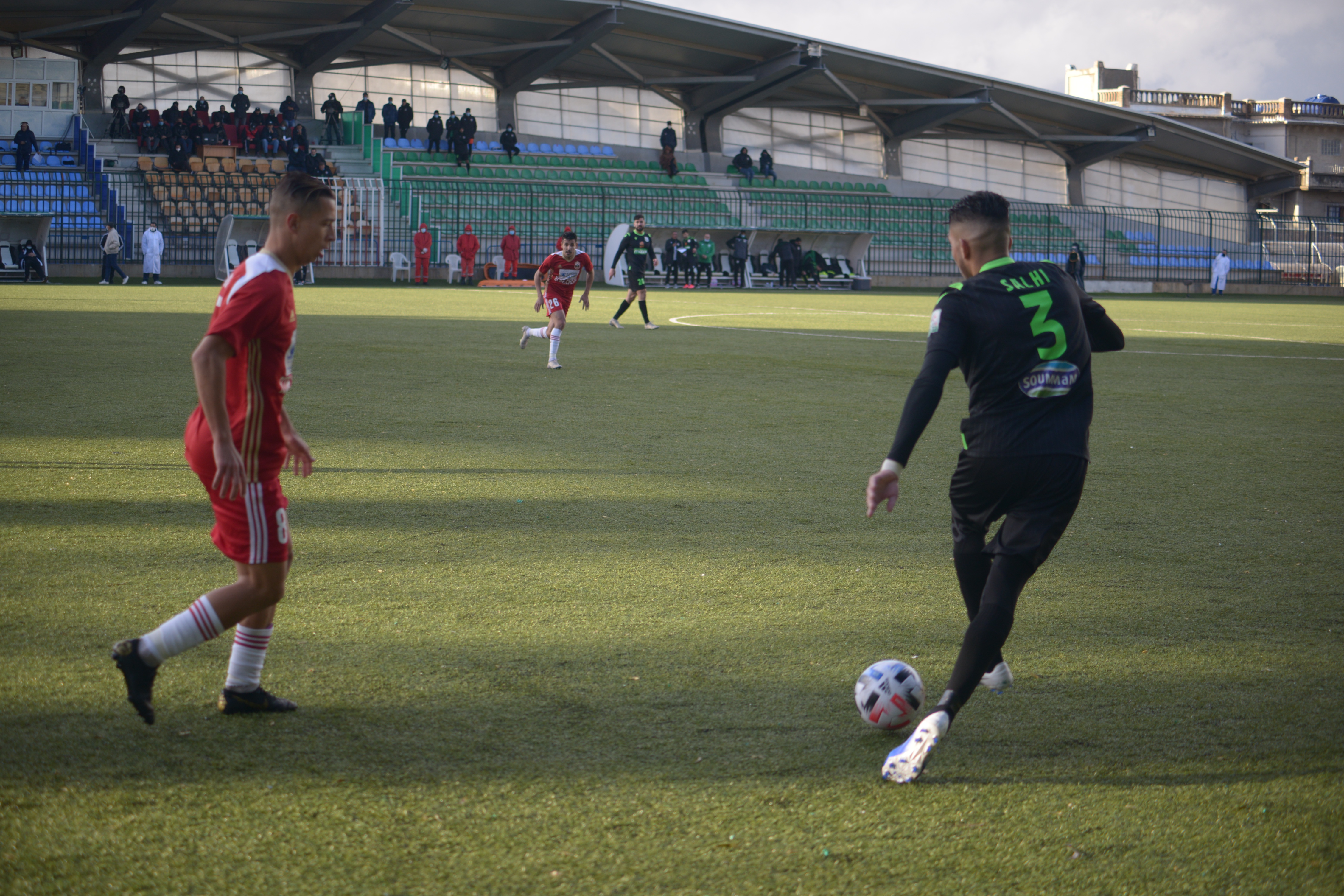 شباب قسنطینة یتعثر من جديد بمیدانه و بوکواسة في قفص الاتهام