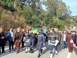 جثمان المجاهد والوزير الأسبق عبد الرحمان خان يوارى الثرى بمقبرة القل