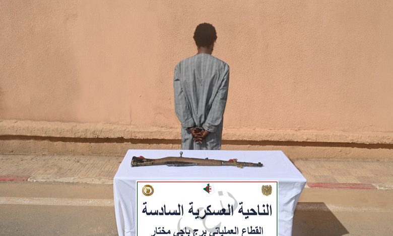 إرهابي يسلم نفسه للسلطات العسكرية ببرج باجي مختار