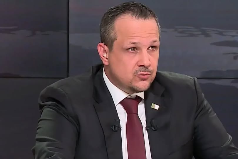 توقيف الصحفي الجزائري مهدي غزار بقناة AL24 News الدولية في باريس من قبل الشرطة الفرنسية