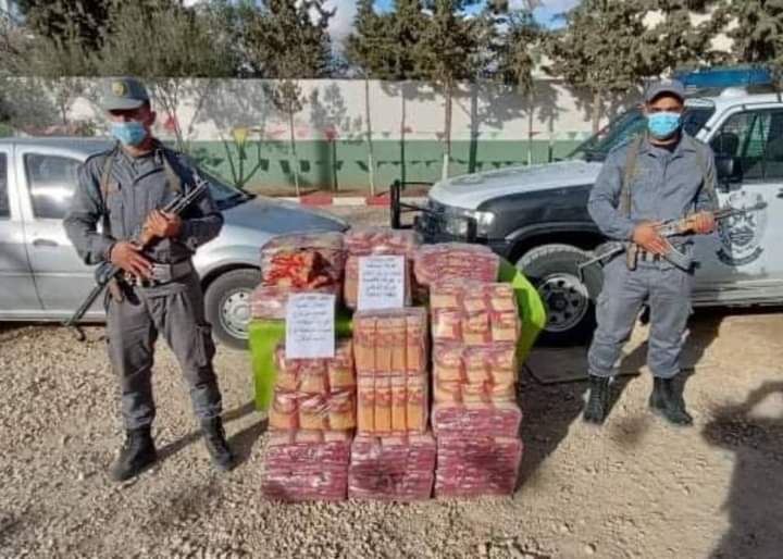 حجز بضاعة أجنبية كانت محملة على متن سيارة سياحية بئر العاتر