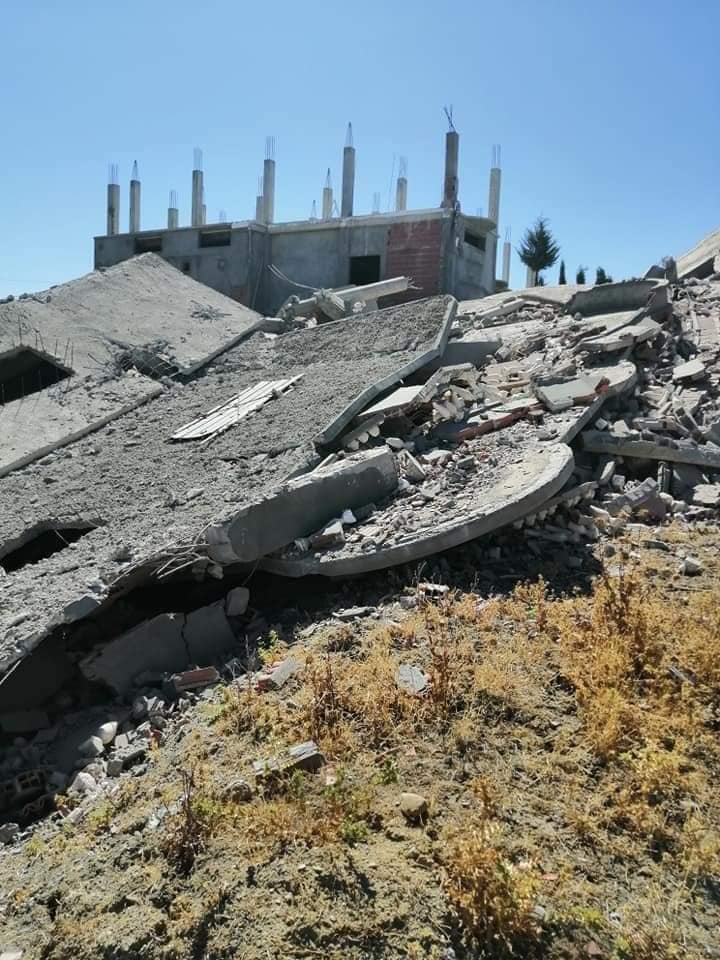 احتجاج منكوبي زلزال حي الخربة امام مقر ولاية ميلة