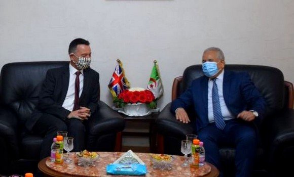 المدير العام للأمن الوطني يستعرض مع سفير بريطانيا بالجزائر سبل تعزيز التعاون بين البلدين