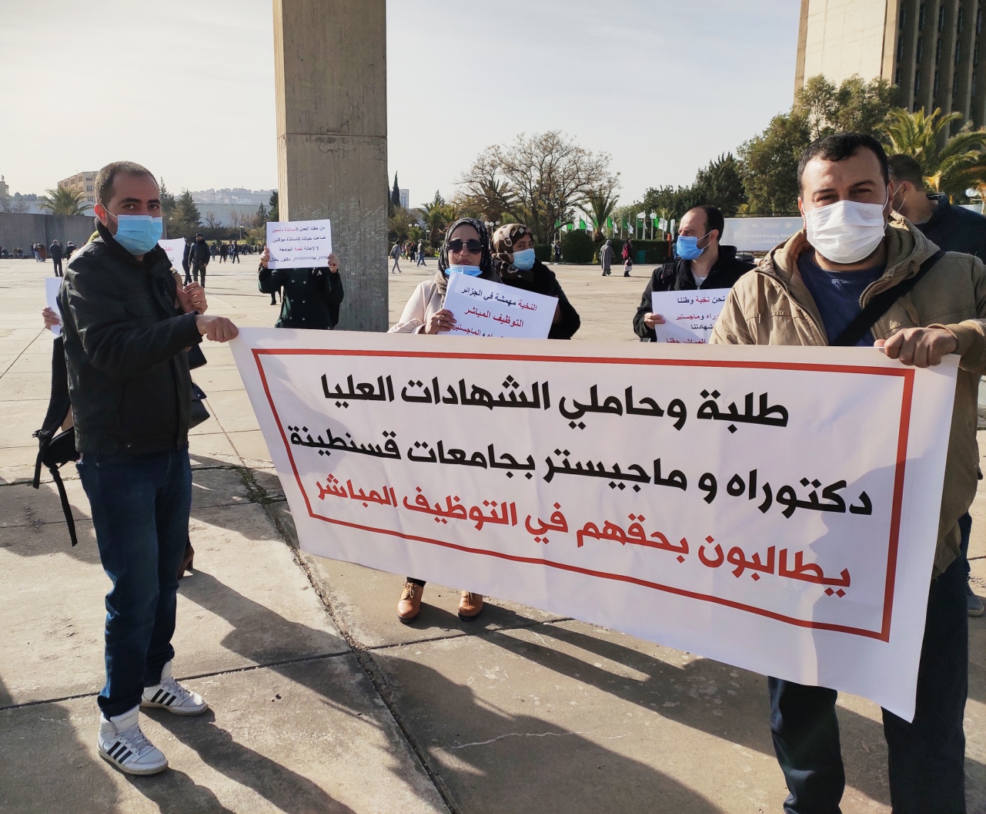 يطالبون بالتوظيف المباشر ..حاملو الدكتوراه والماجستير يحتجون بقسنطينة  