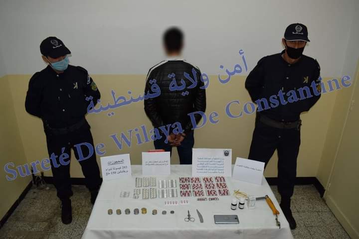 الإطاحة بمروج بمؤثرات عقلية بحوزته 293 قرص بقسنطينة