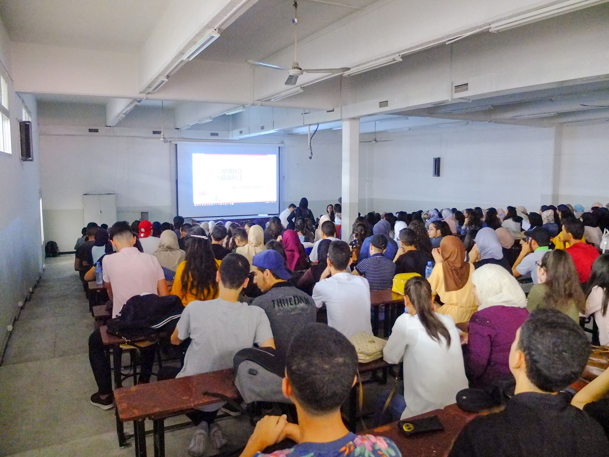 تجميد الإعلان عن فتح الترشح لبرامج التكوين الإقامي بالخارج بسبب كورونا